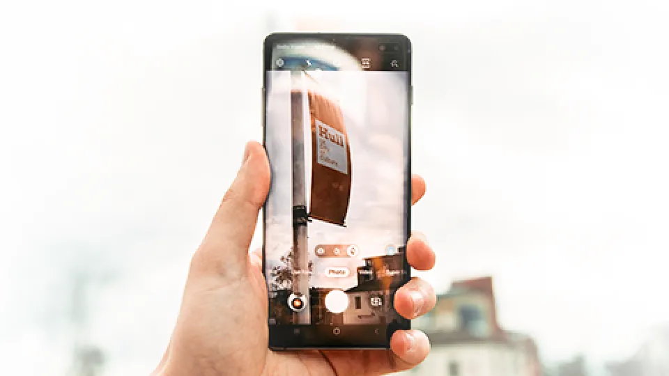 Capturing a street sign with a smartphone